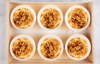 Fontainebleau à la vanille, poires & amandes à la cannelle - 6 pièces