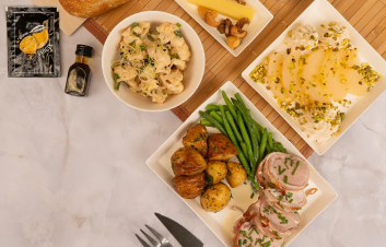 Filet mignon français, lard croustillant, grenaille rôtie & sauce douce à la moutarde - Plateau repas Jardins Signature