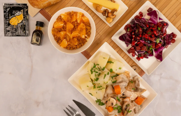 Poulet français façon Blanquette, légumes & pommes de terre vapeur - Plateau repas Jardins Signature